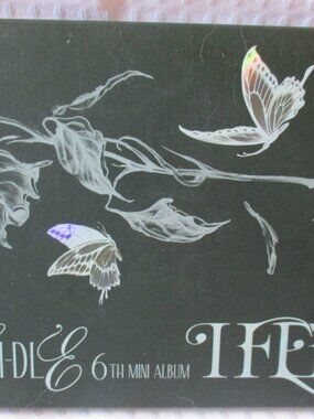 G-IDLE I Feel 6th Mini Album (Butterfly Version) Photobook CD Photocard Gift Set